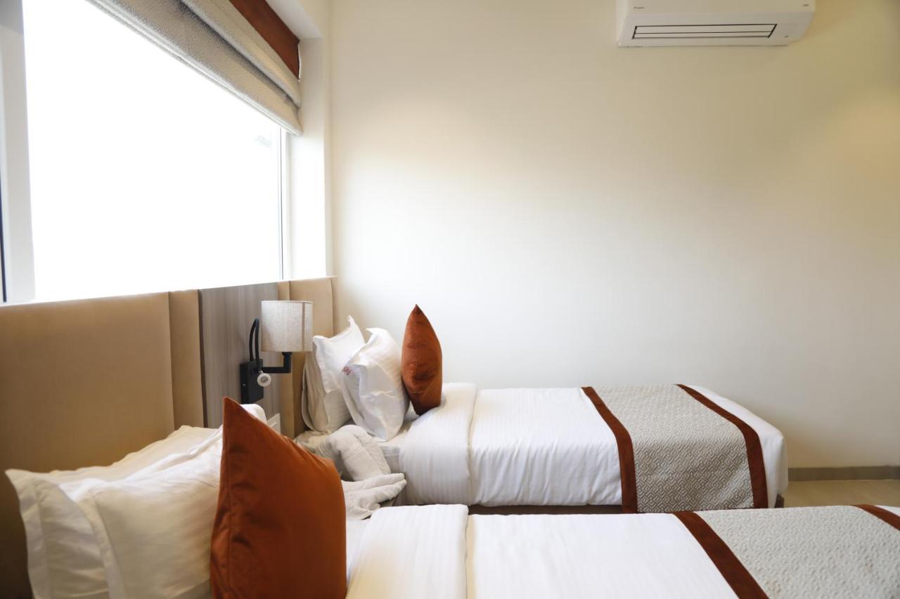 Hotel The Royal Vista Varanasi Exterior photo