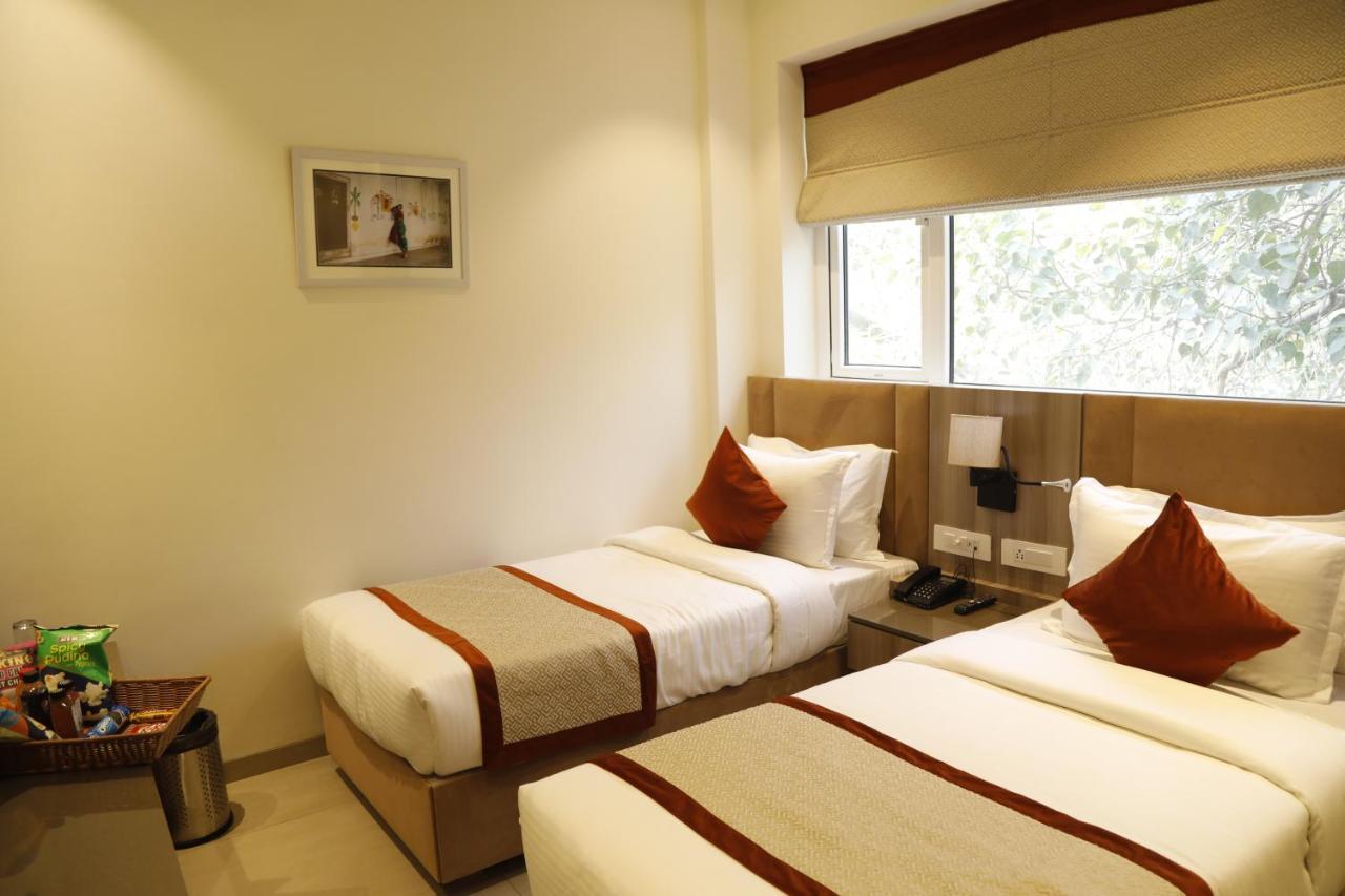 Hotel The Royal Vista Varanasi Exterior photo