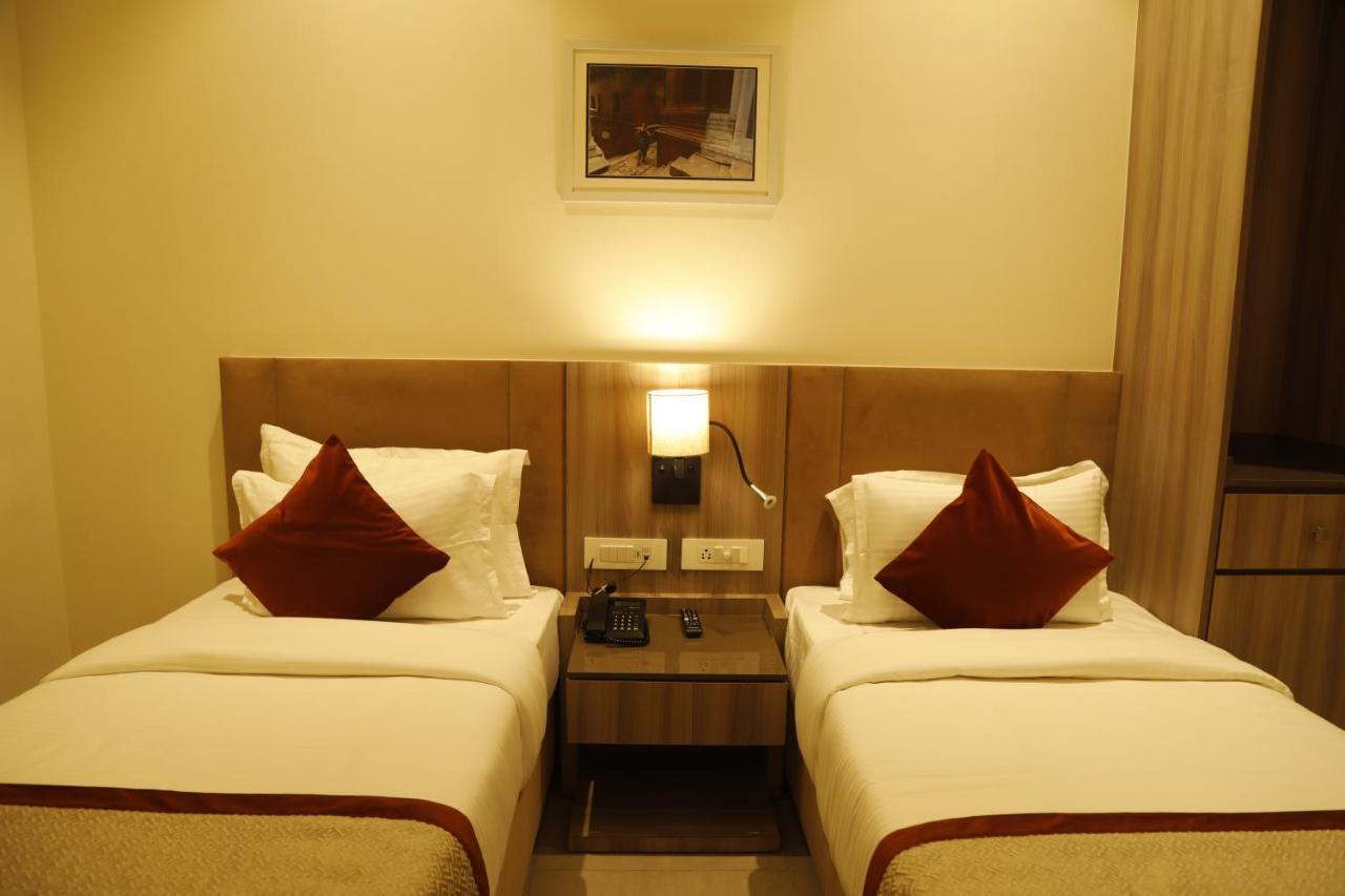 Hotel The Royal Vista Varanasi Exterior photo