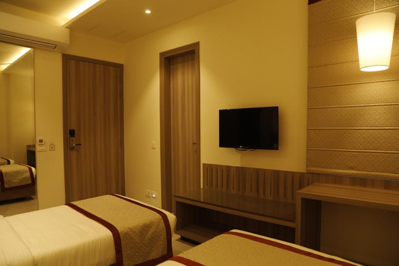 Hotel The Royal Vista Varanasi Exterior photo