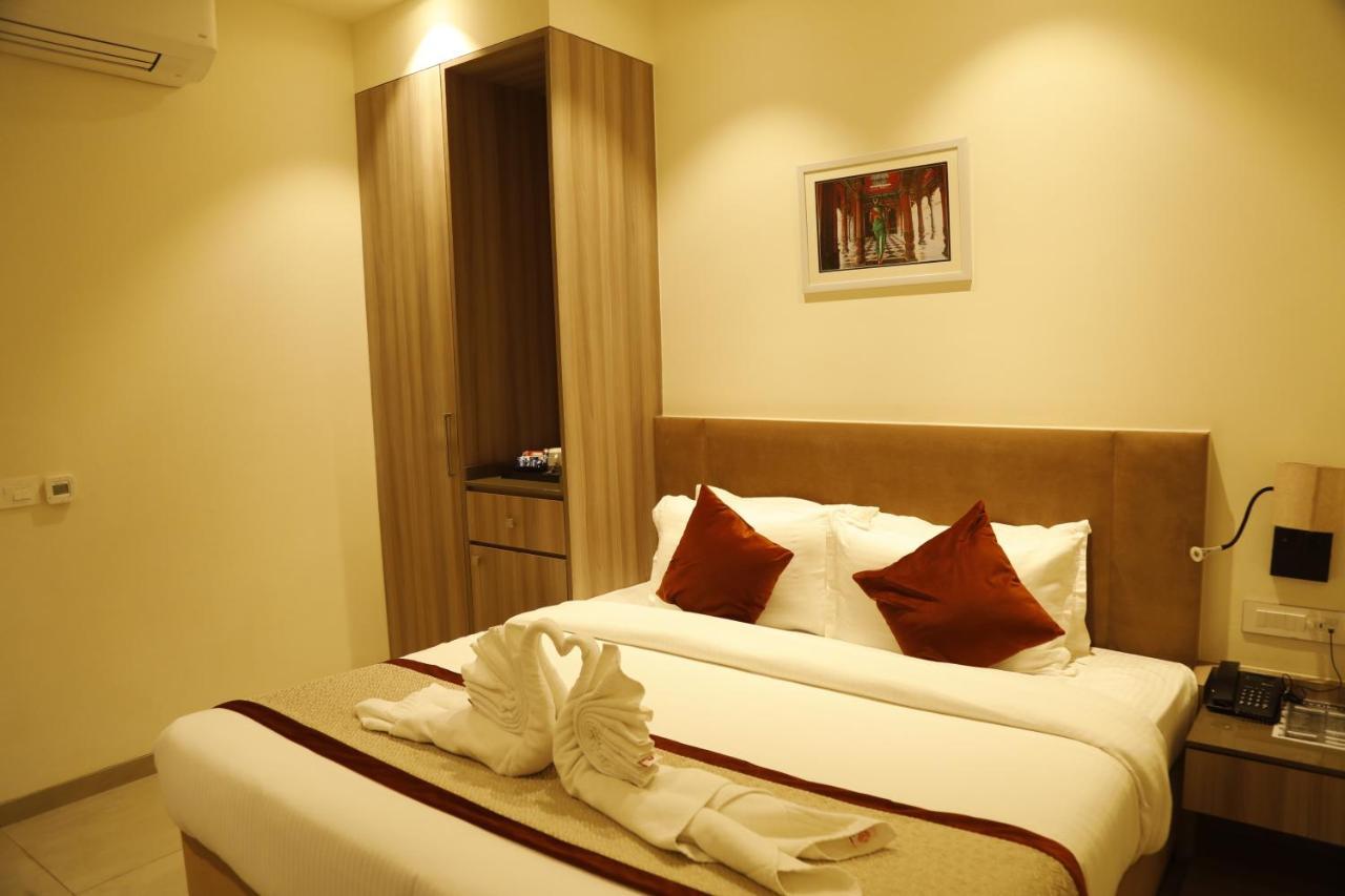 Hotel The Royal Vista Varanasi Exterior photo