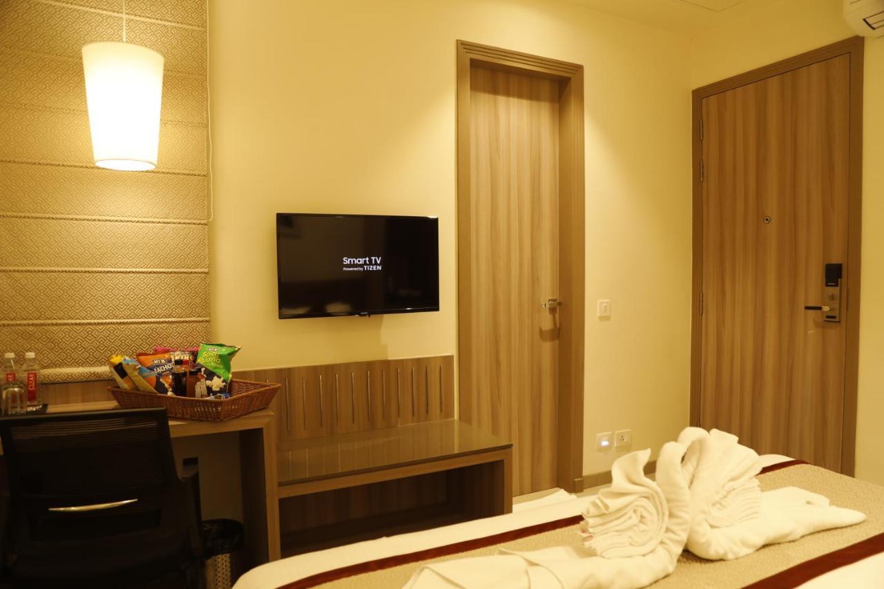 Hotel The Royal Vista Varanasi Exterior photo
