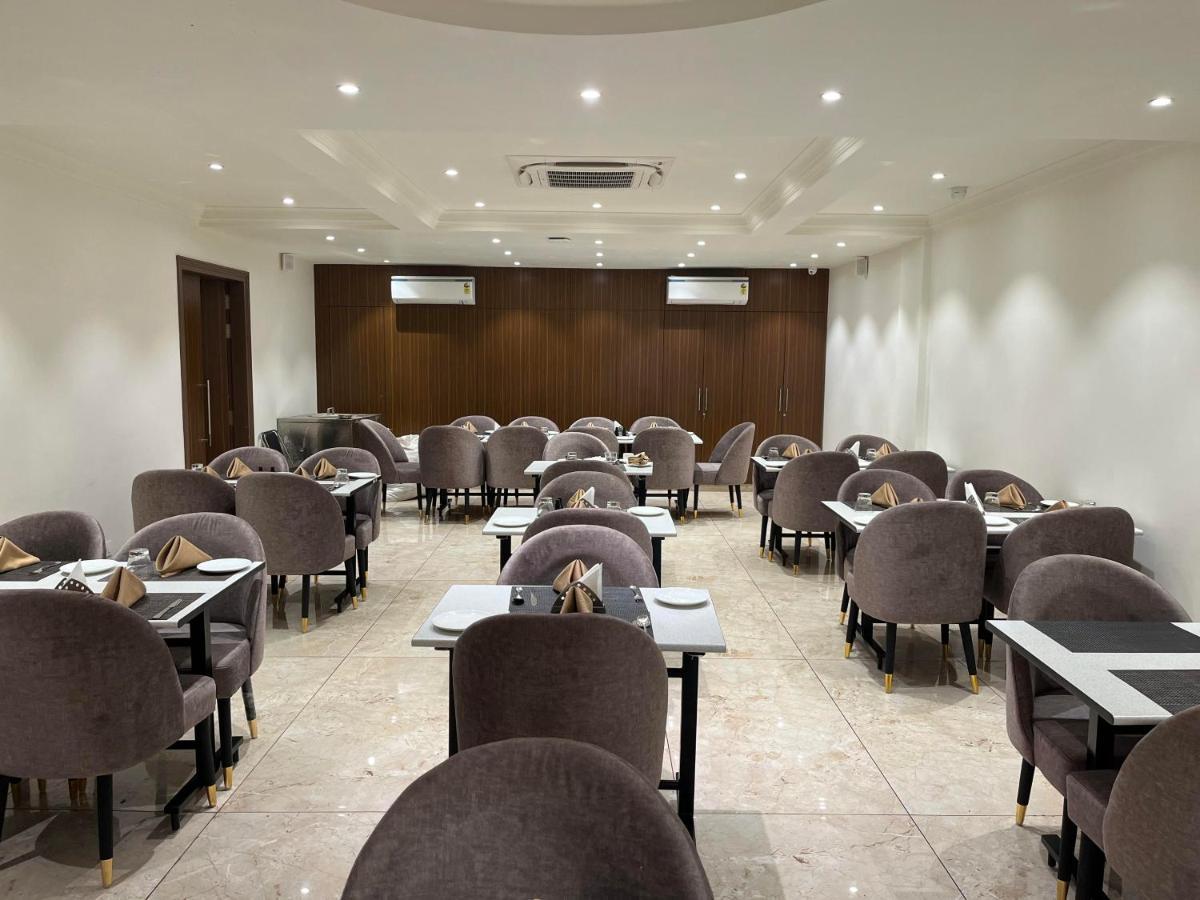 Hotel The Royal Vista Varanasi Exterior photo